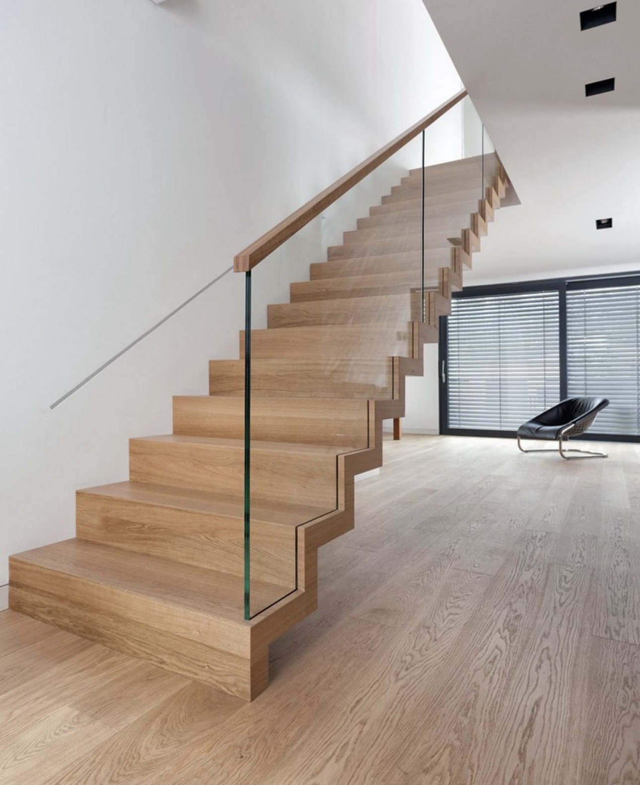 Treppenanlage mit Glas