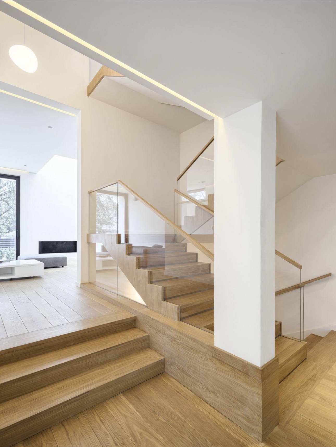 Mehrläufige Holztreppe